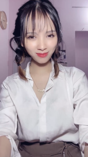 Cô giáo Ngọc Thảo lần đầu LIVE nên còn nhiều e ấp