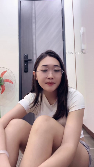 Cô thư ký kính cận chubby quyến rũ và thích chịch táo bạo